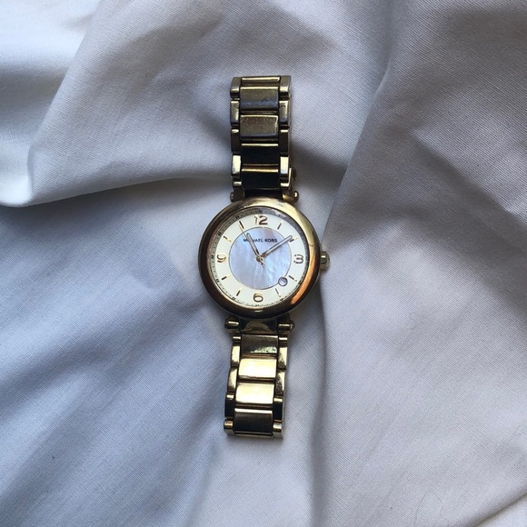 Michael Kors well used gold pearl watch - Picture 1 of 9